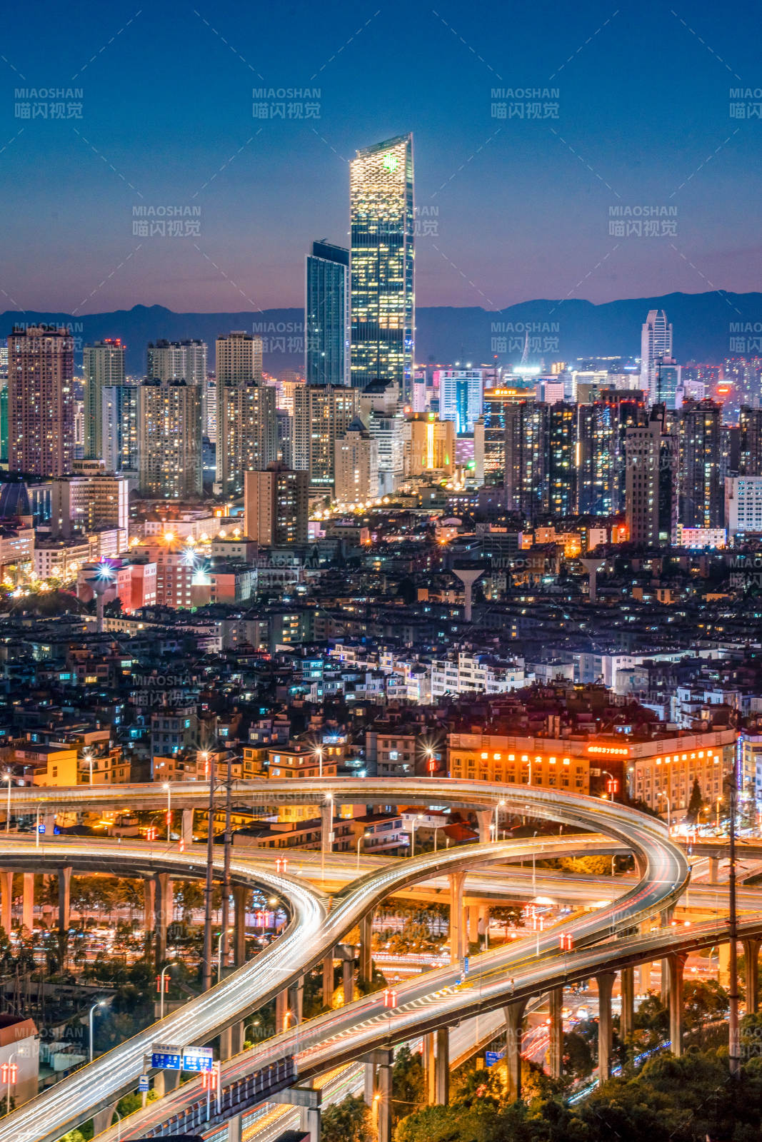 昆明城市夜景与立交桥图片