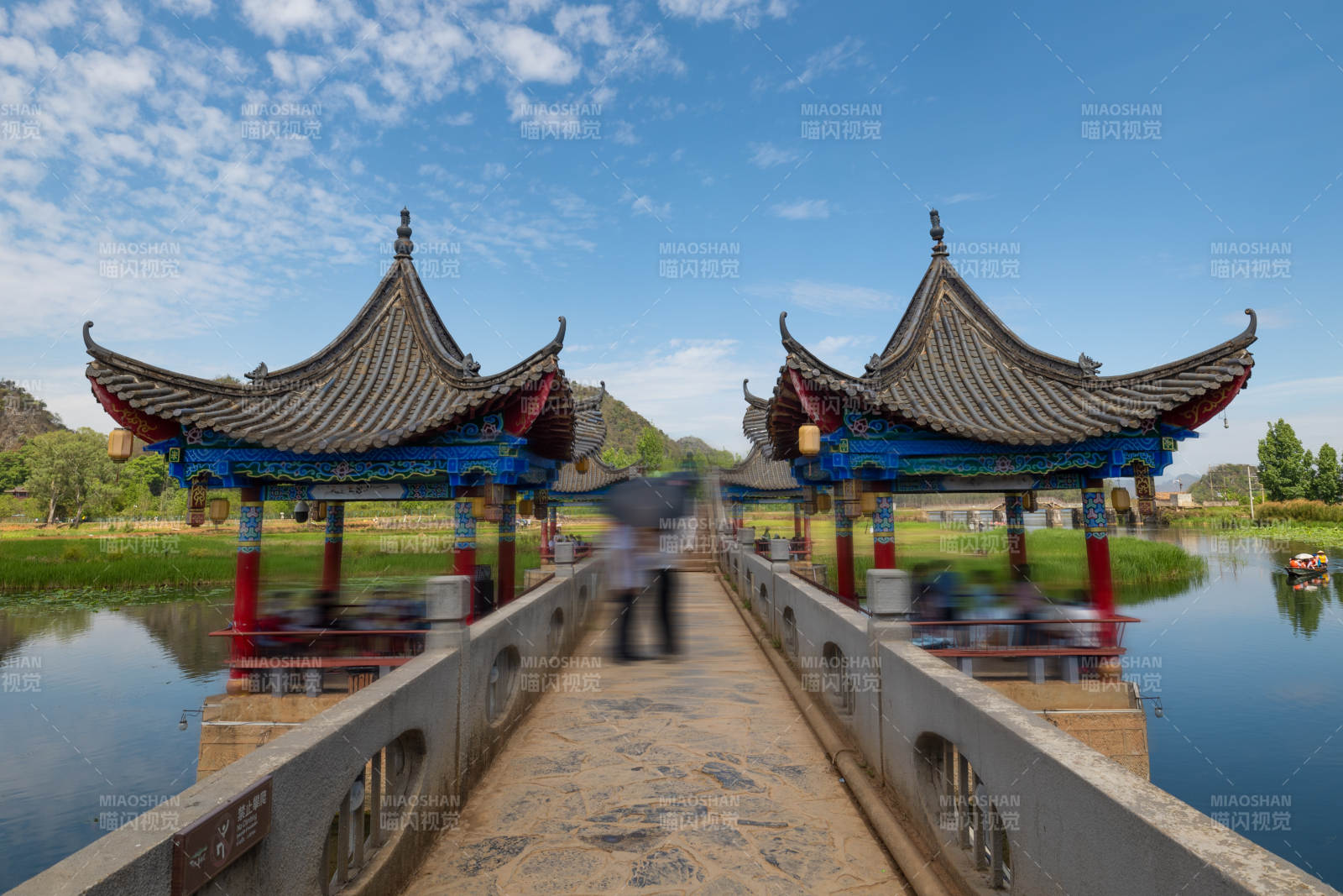 普者黑情人桥 亭台生辉图片