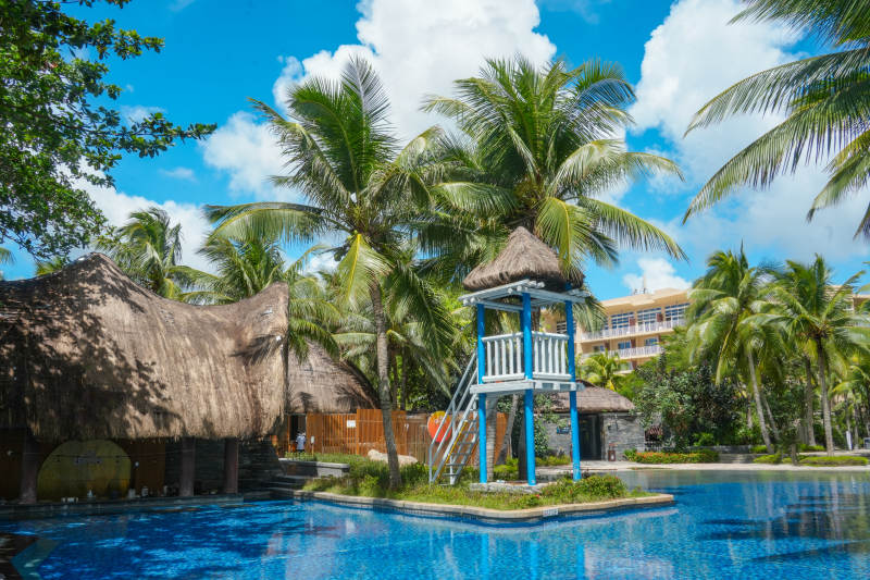 热带度假村泳池风光图片