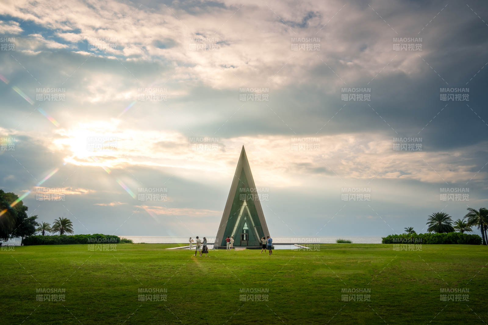 日月湾半岛日落美景图片