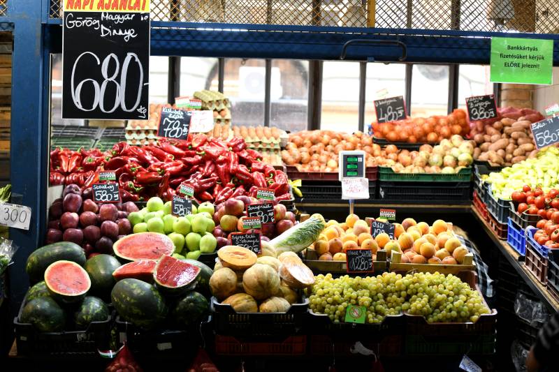 市场新鲜水果蔬菜摊位图片