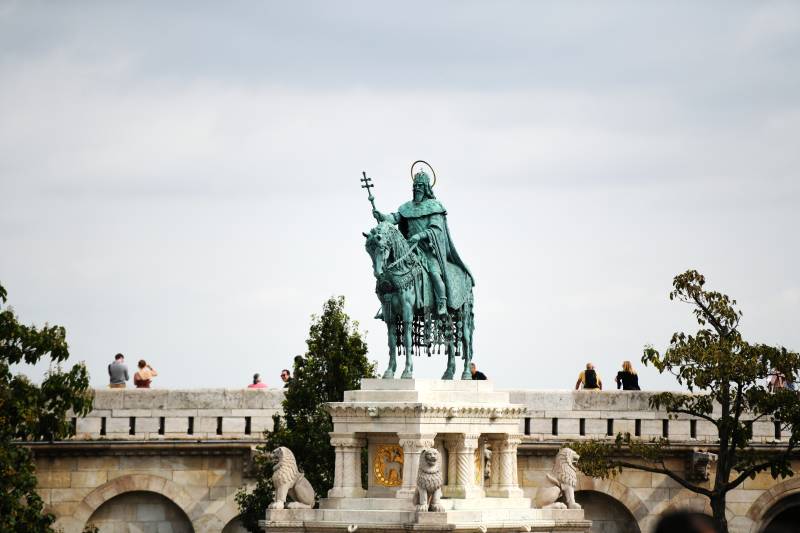 匈牙利布达佩斯圣斯蒂芬雕像图片