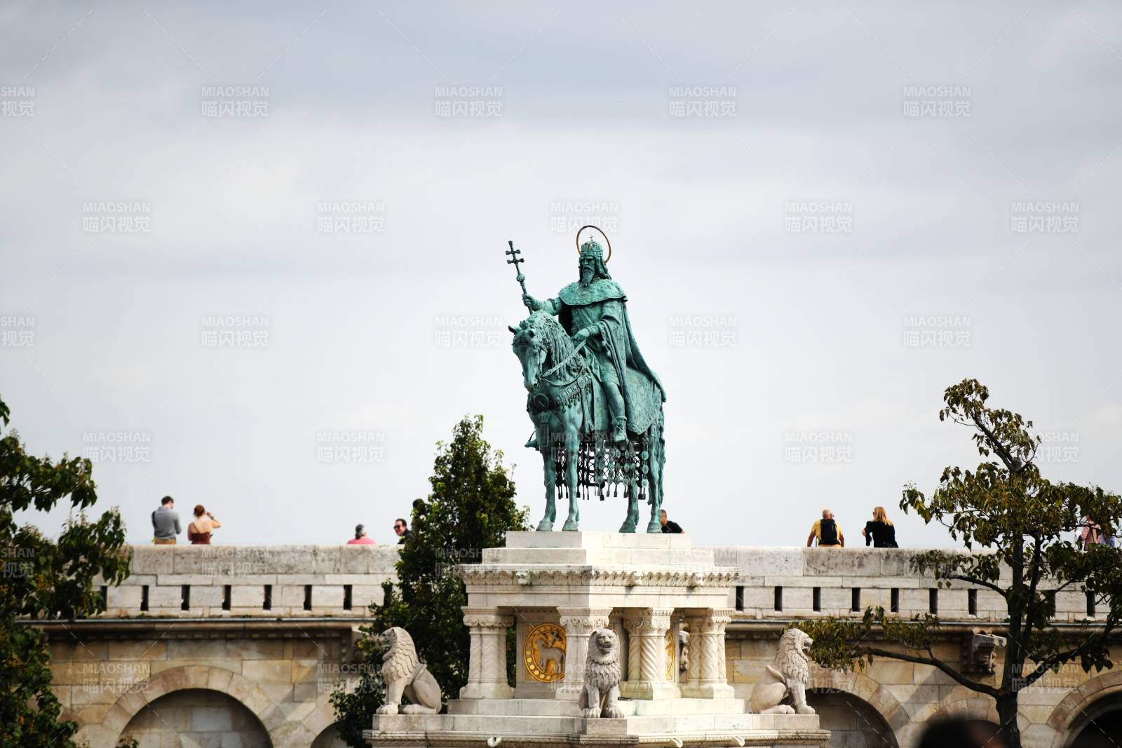 匈牙利布达佩斯圣斯蒂芬雕像图片