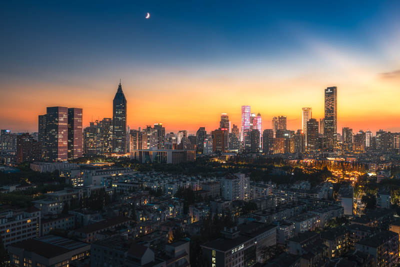 南京夜景灯火辉煌的都市图片