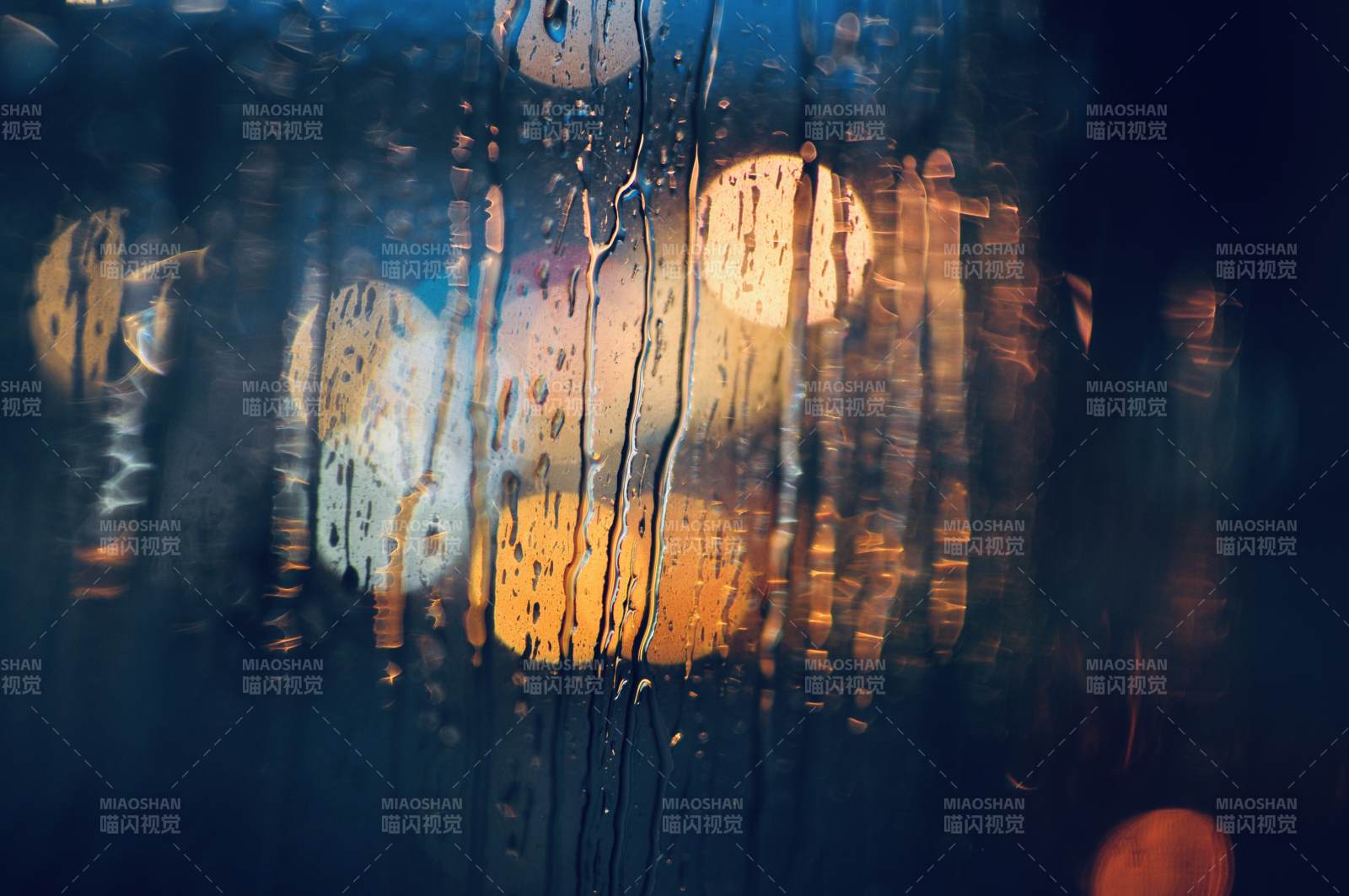 雨夜霓虹 朦胧光影图片