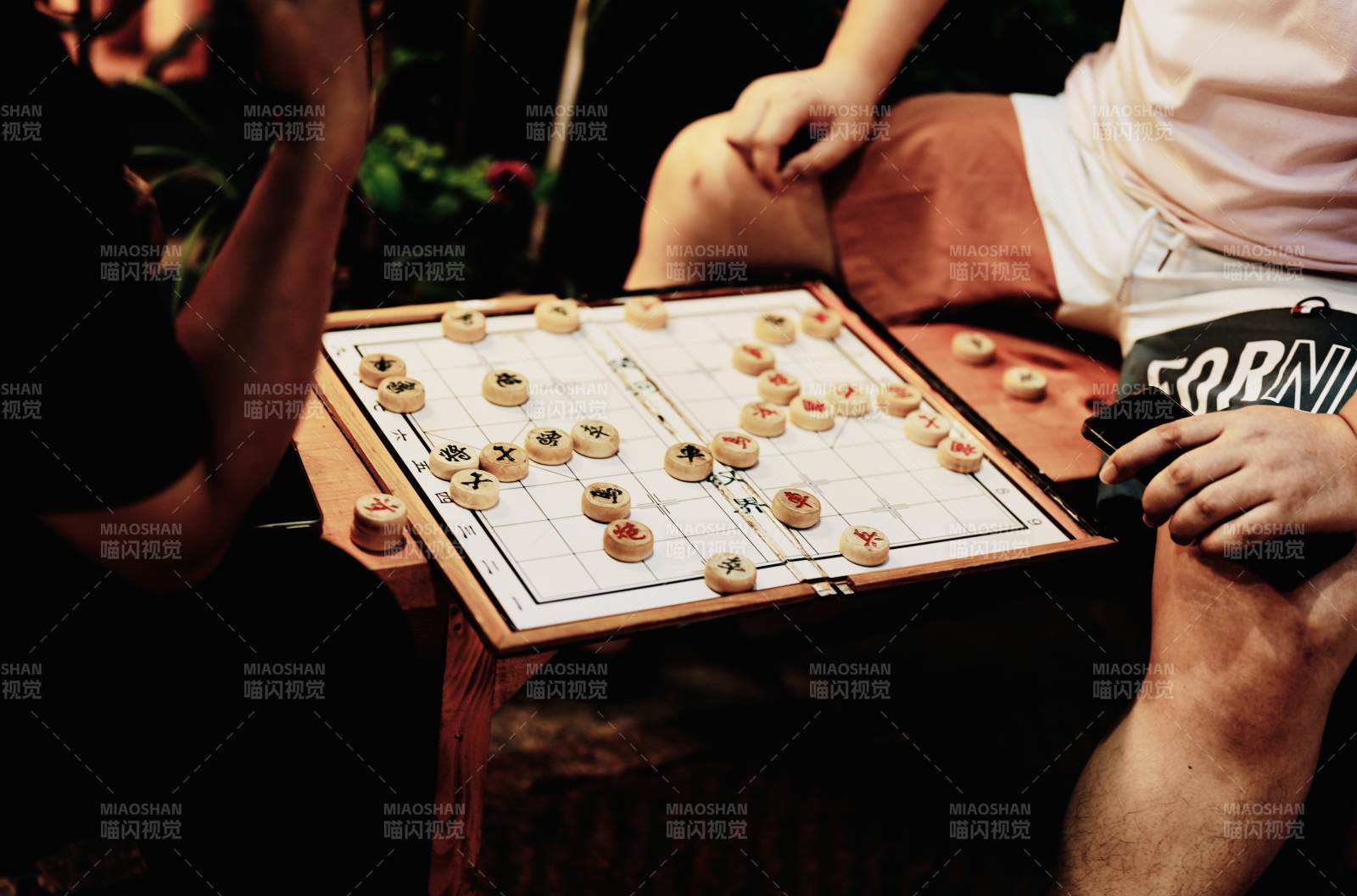 棋盘上的对弈时光图片