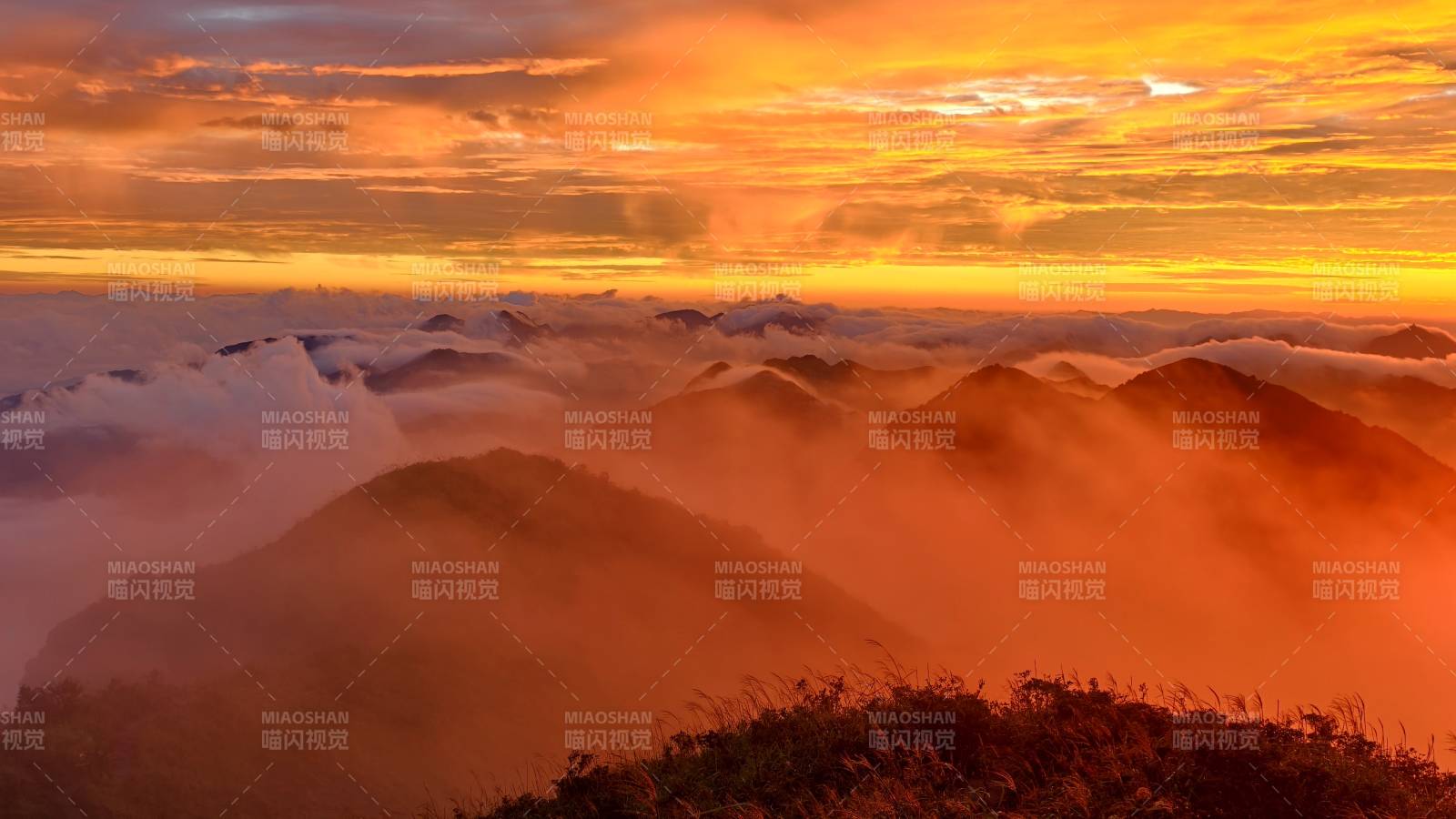 黄连盂云海日出 山峦如梦图片