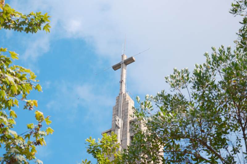 吉马良思山顶教堂尖塔图片