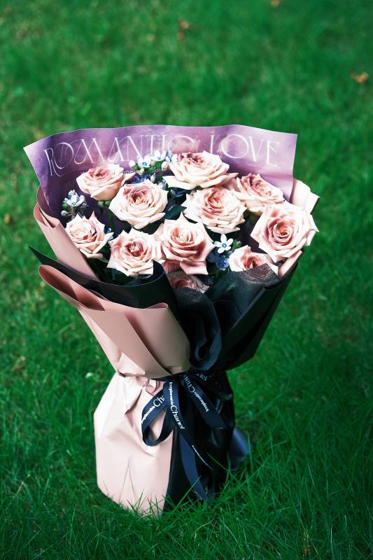 浪漫玫瑰花束图片