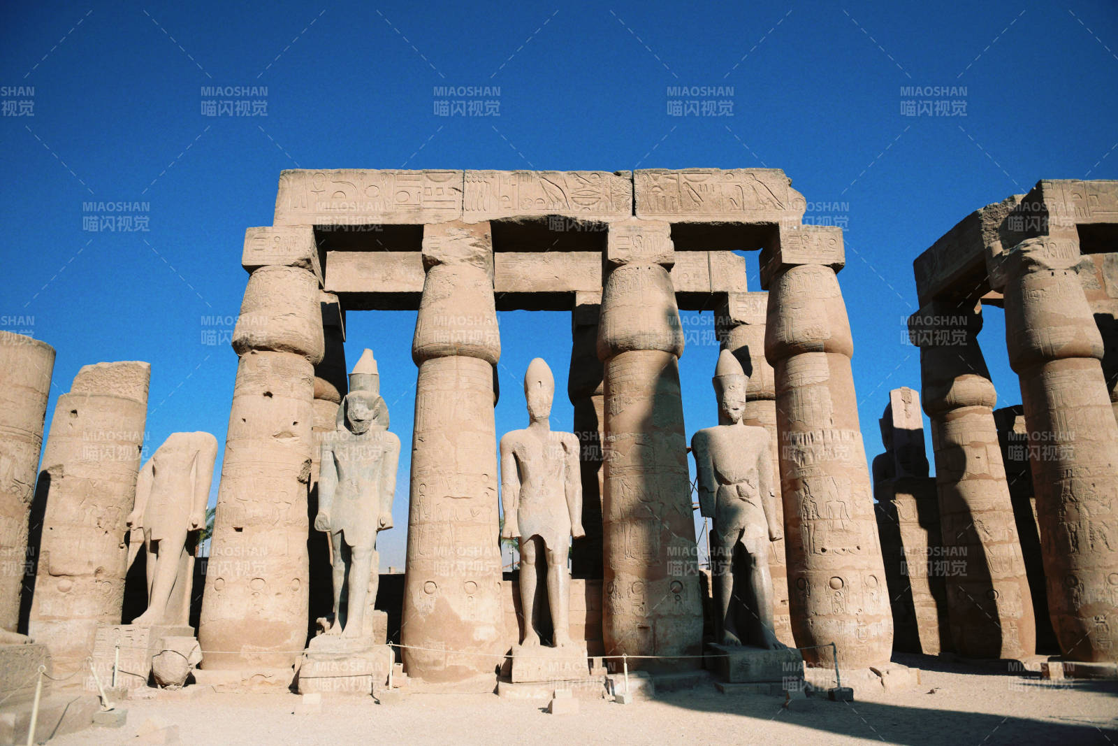 埃及卢克索神庙遗址图片