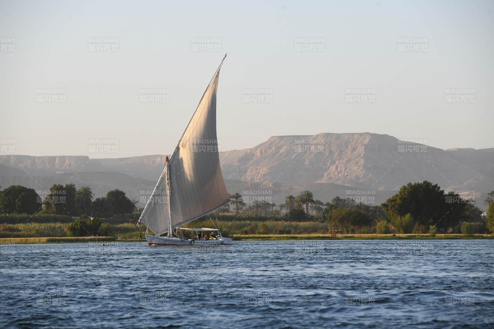 尼罗河上的帆船之旅图片
