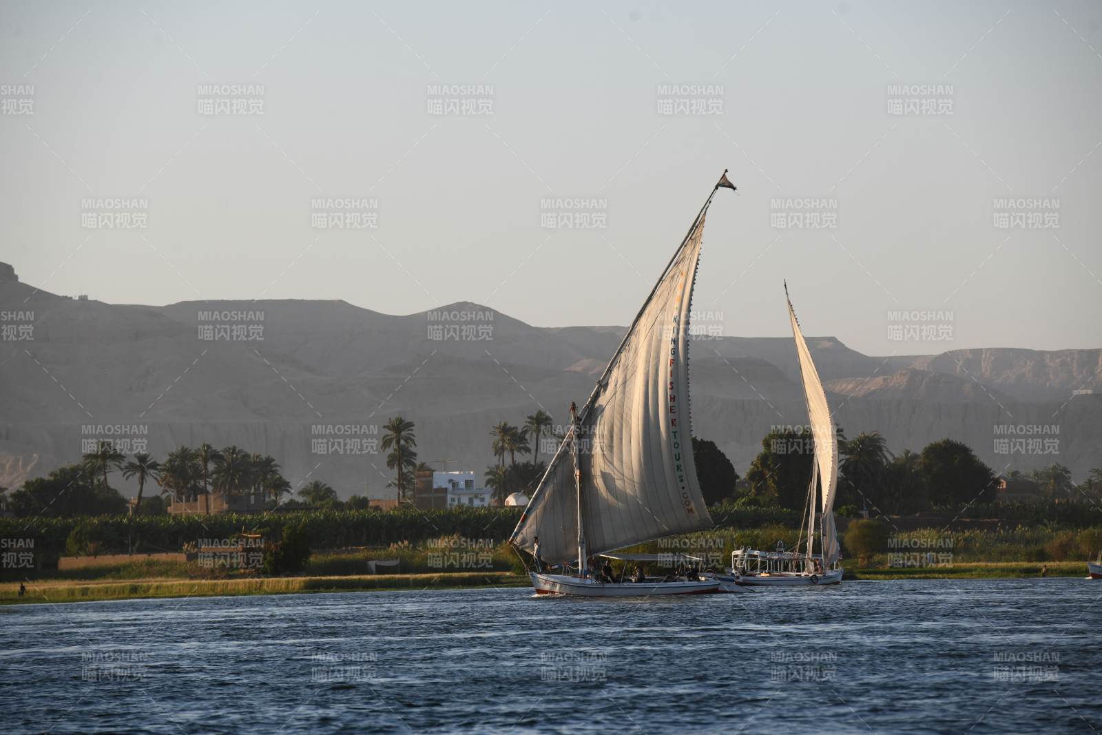 尼罗河上的帆船之旅图片