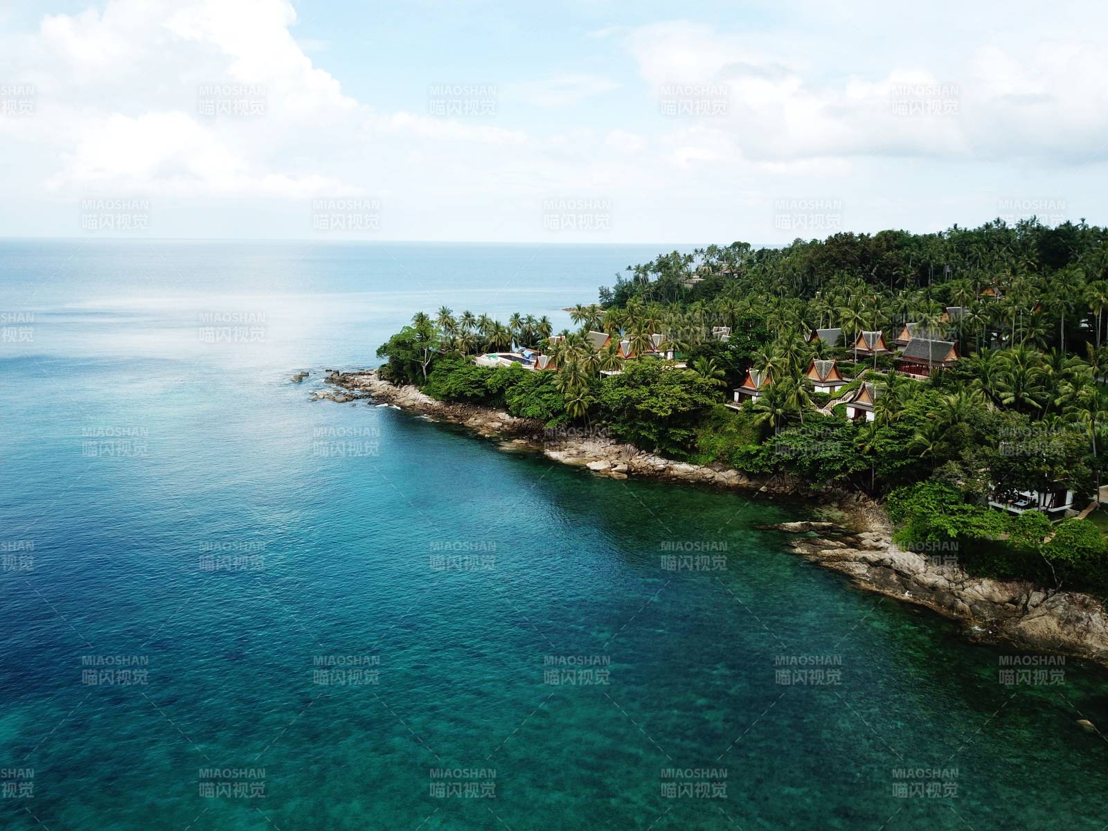 泰国普吉岛海滨绿洲 宁静海岸线图片