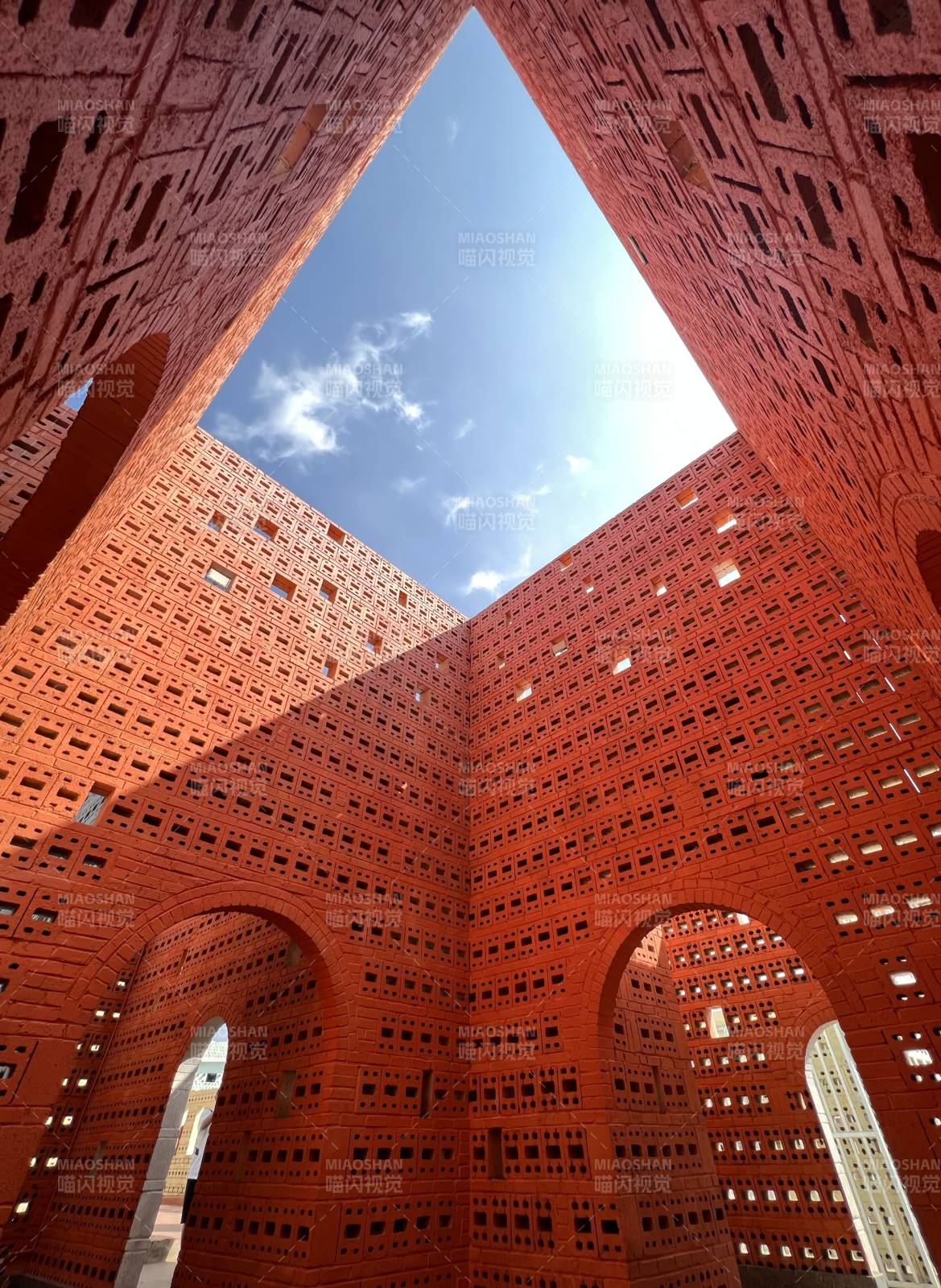 云南哈尼族建水蚁工坊图片