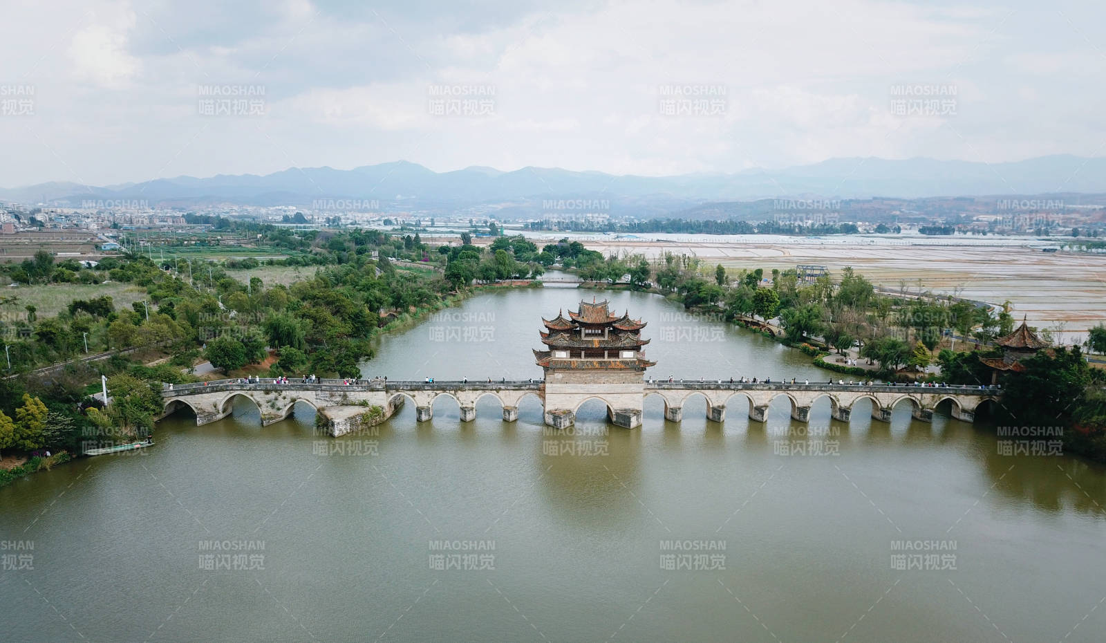 云南建水双龙桥图片