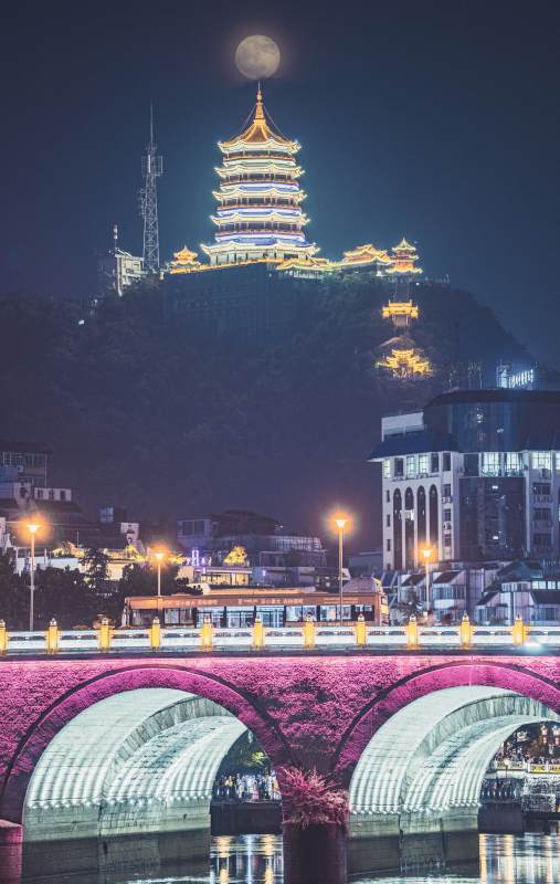 明月高悬，国泰民安图片