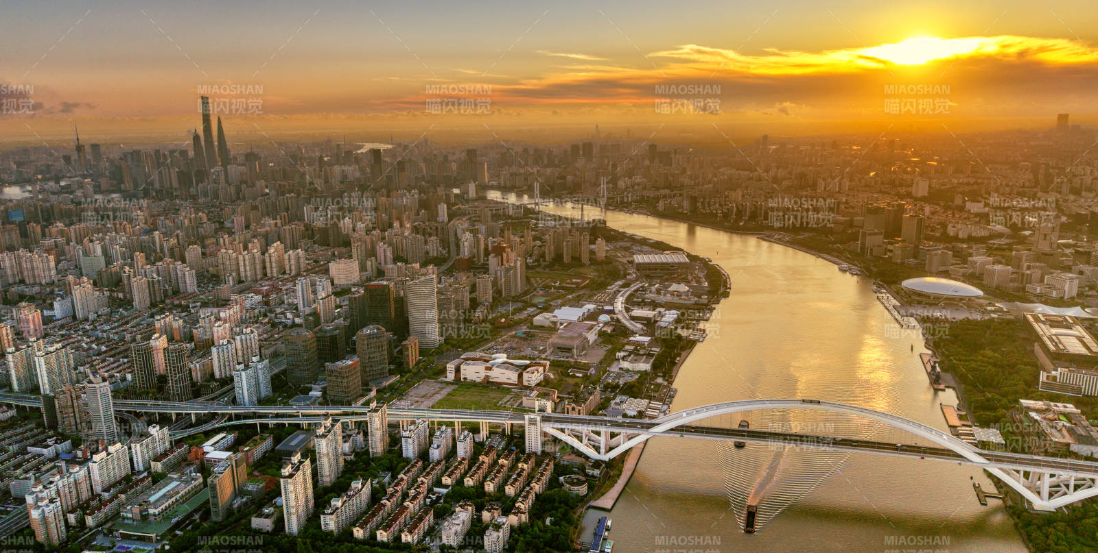 上海城市黄昏 江桥映霞图片