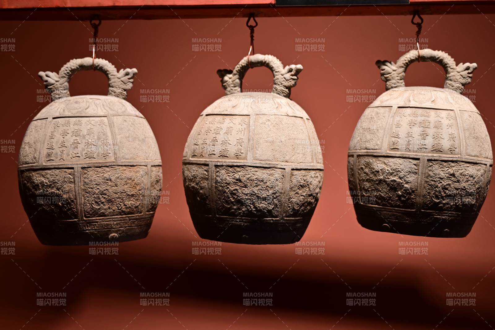 古代石钟展示图图片