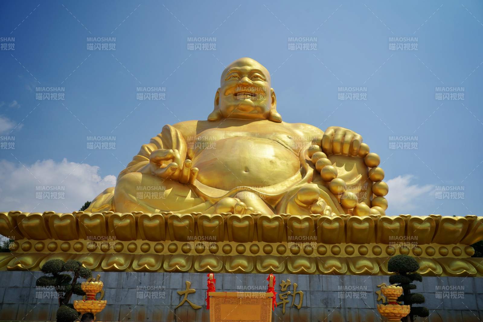 云南锦屏山弥勒佛图片