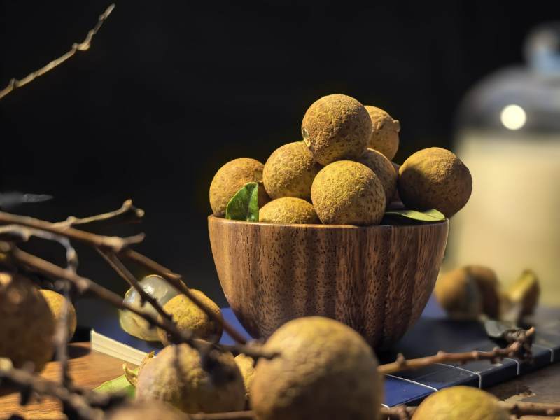 龙眼果盘静谧之美图片