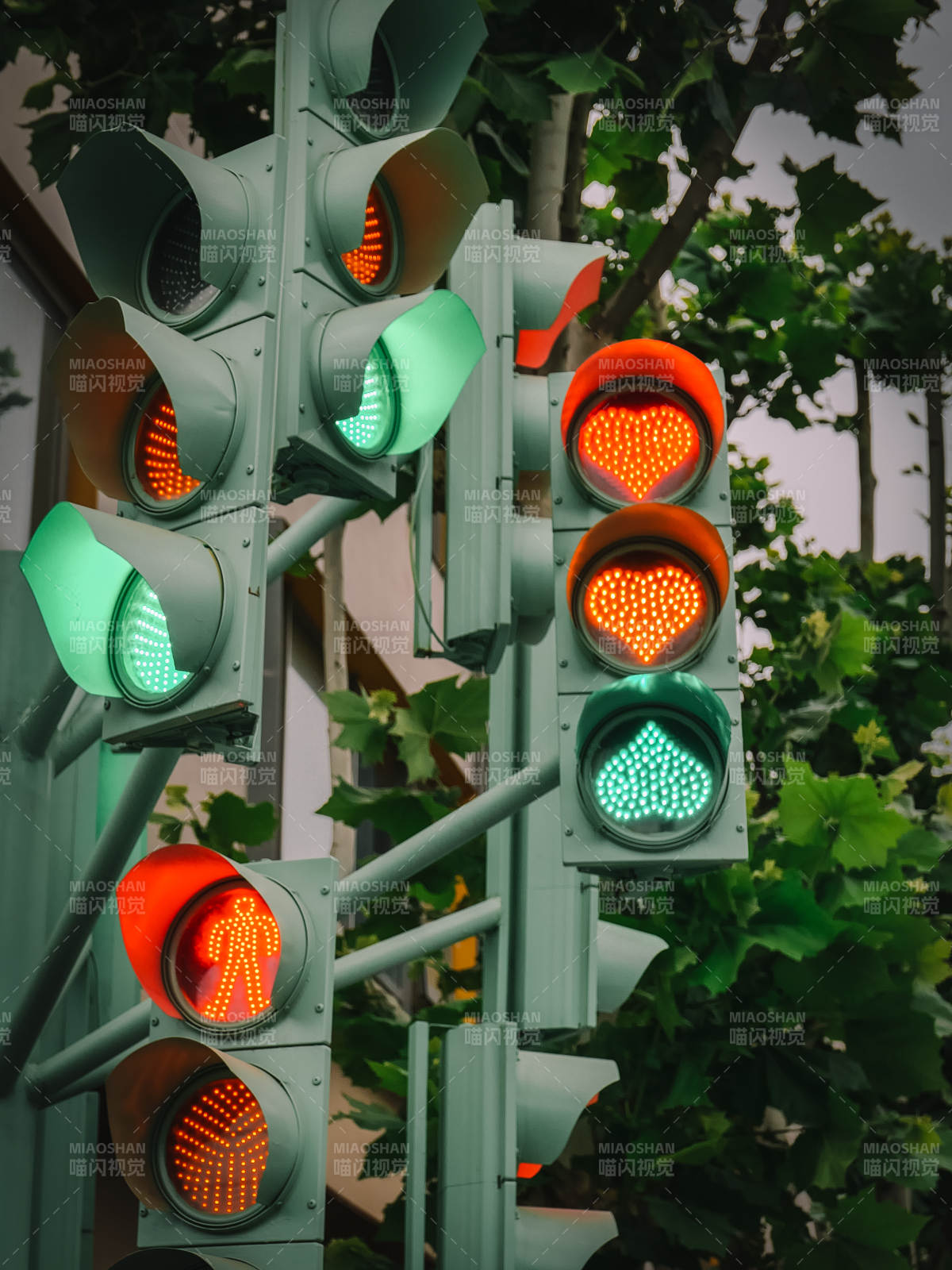 创意爱心红绿灯设计图片