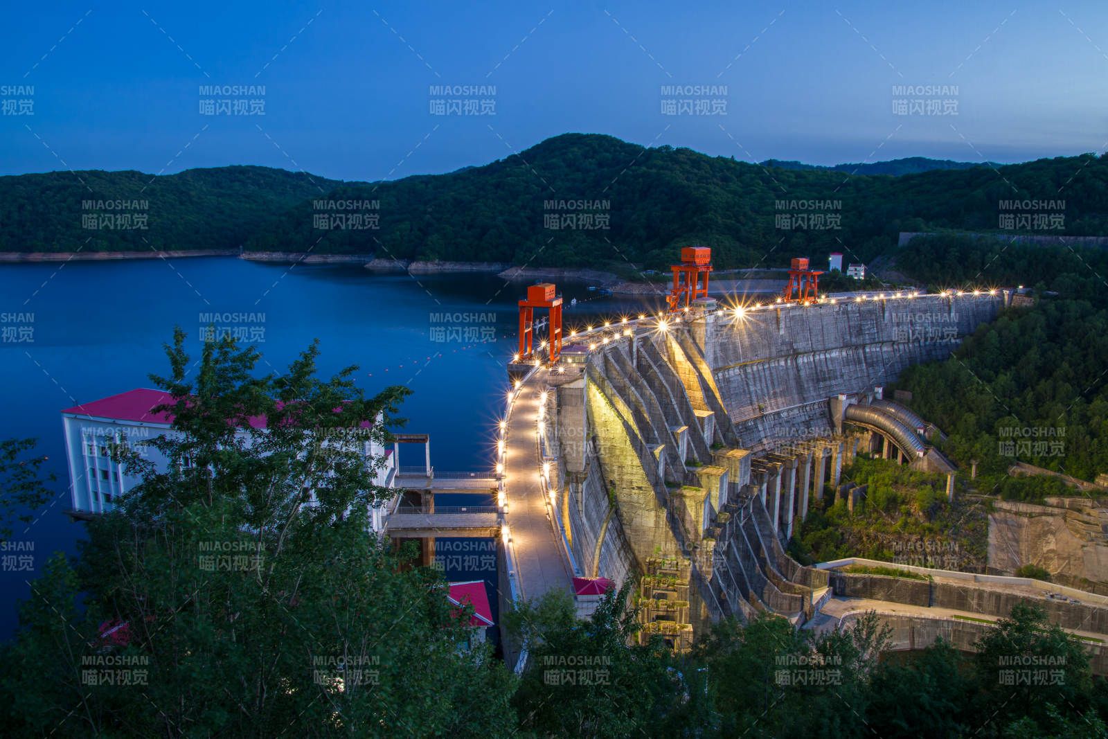 吉林市白山水电站大坝图片