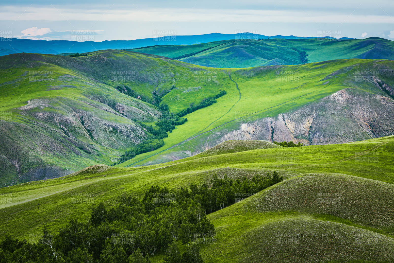 绿野起伏 山峦叠翠 --乌兰山图片