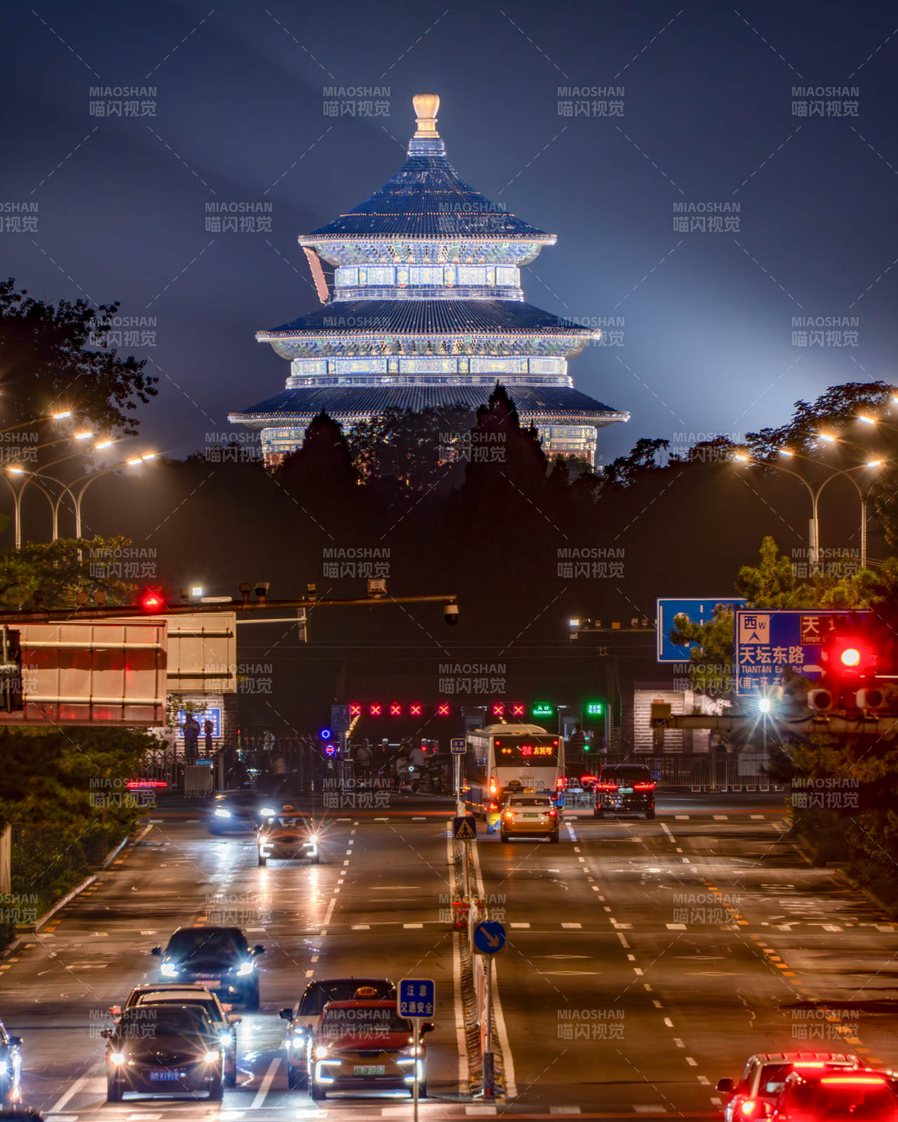 夜幕下的天坛祈年殿图片