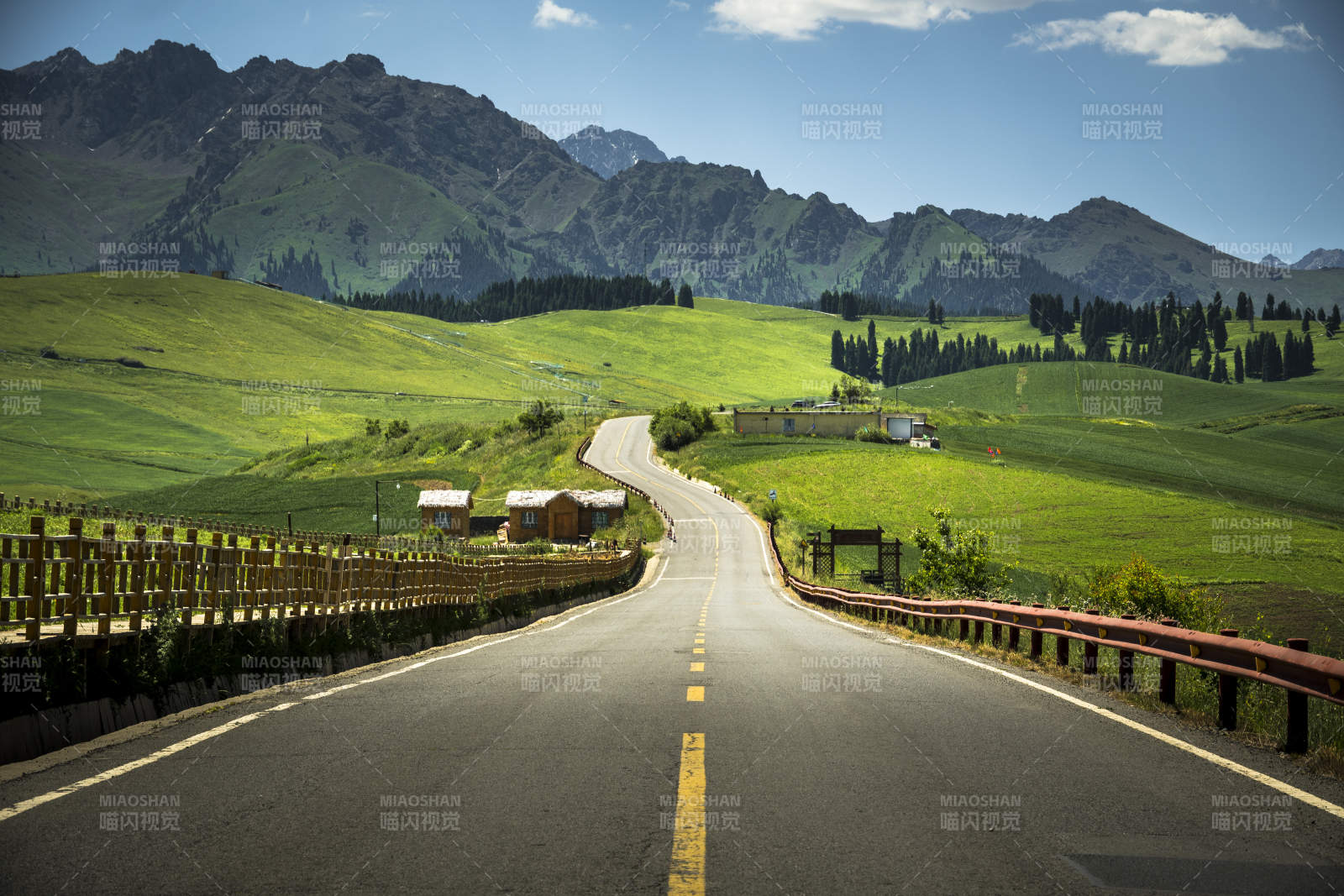 江布拉克山间公路 绿野风光图片