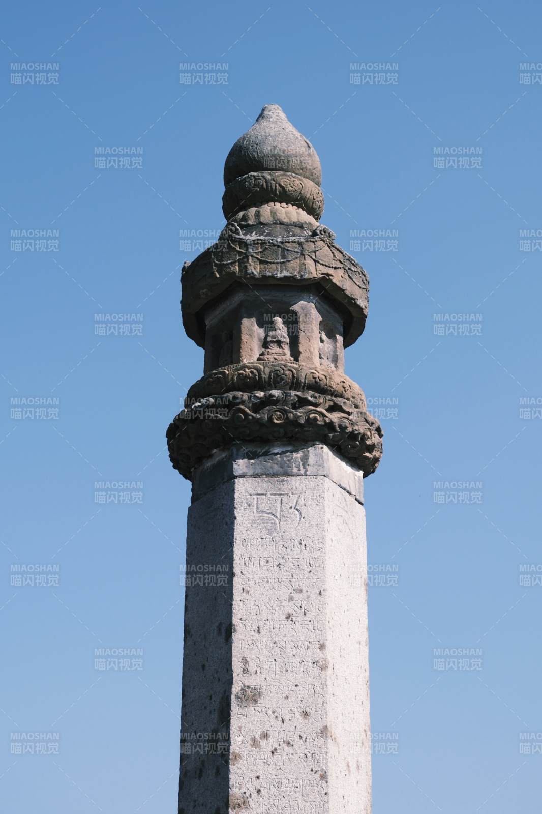 北川古塔尖顶石雕细节图图片