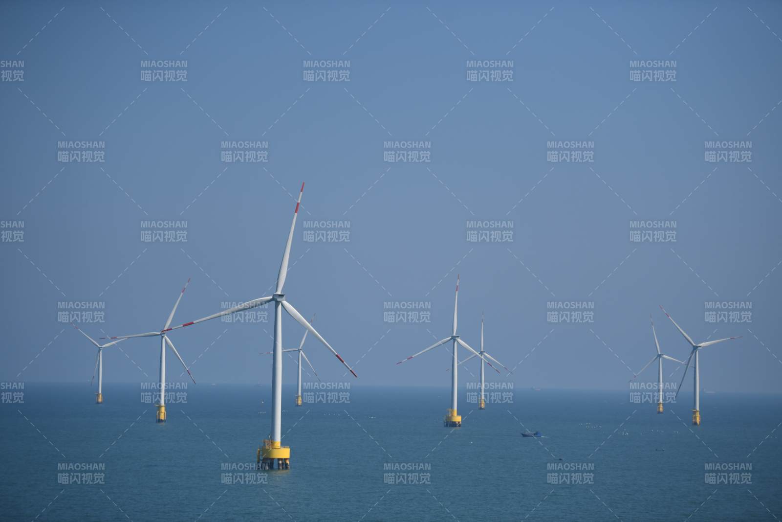 福建平潭岛海上风力发电场图片