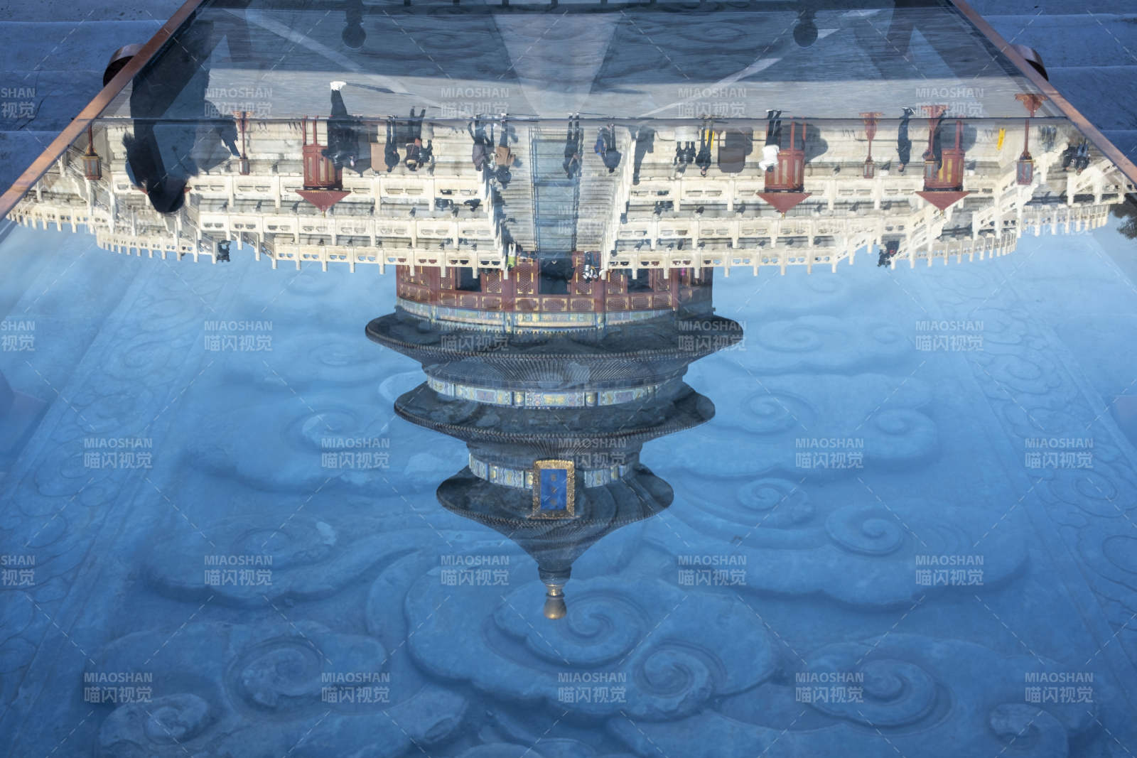 天坛祈年殿倒影图片