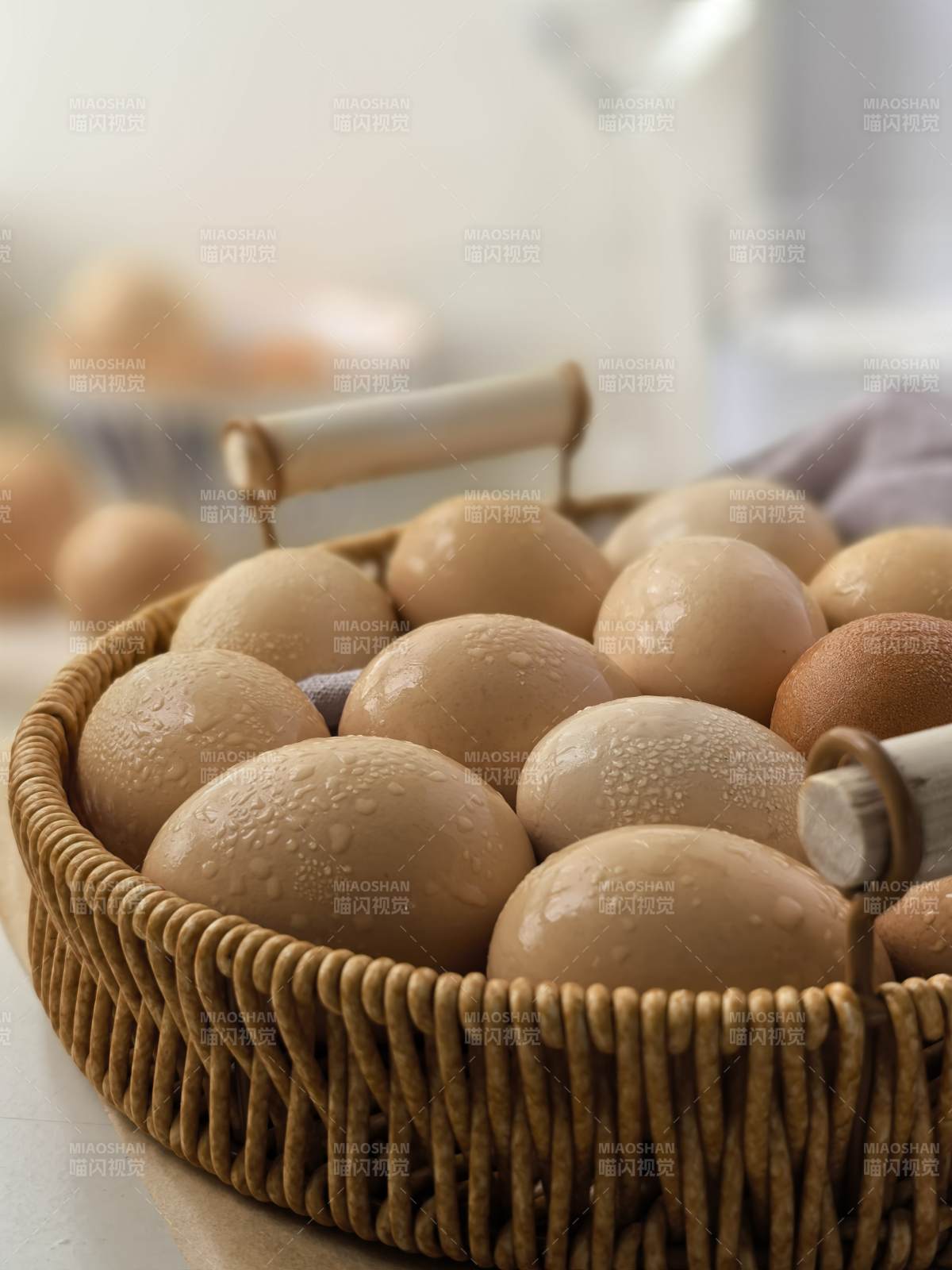 篮子里的鸡蛋图片