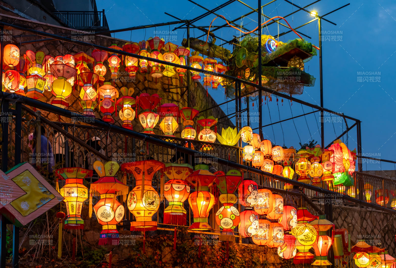 夜市灯笼璀璨夺目图片