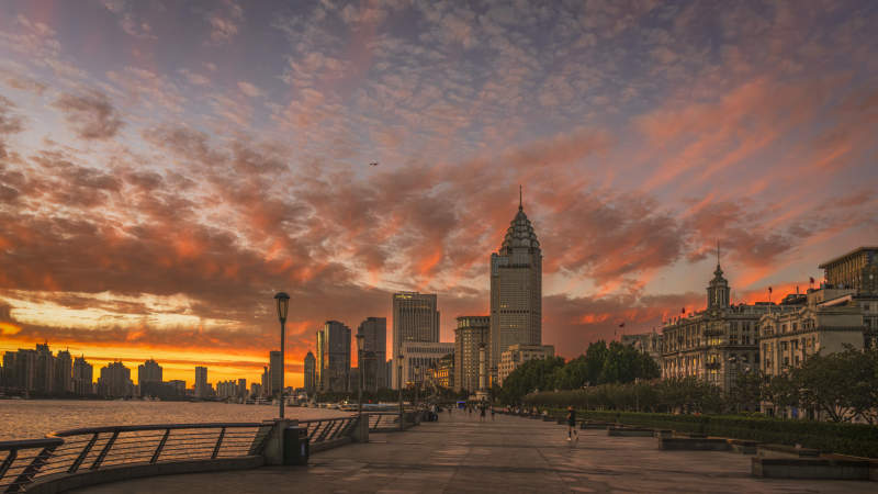 上海外滩黄昏 云霞映天图片