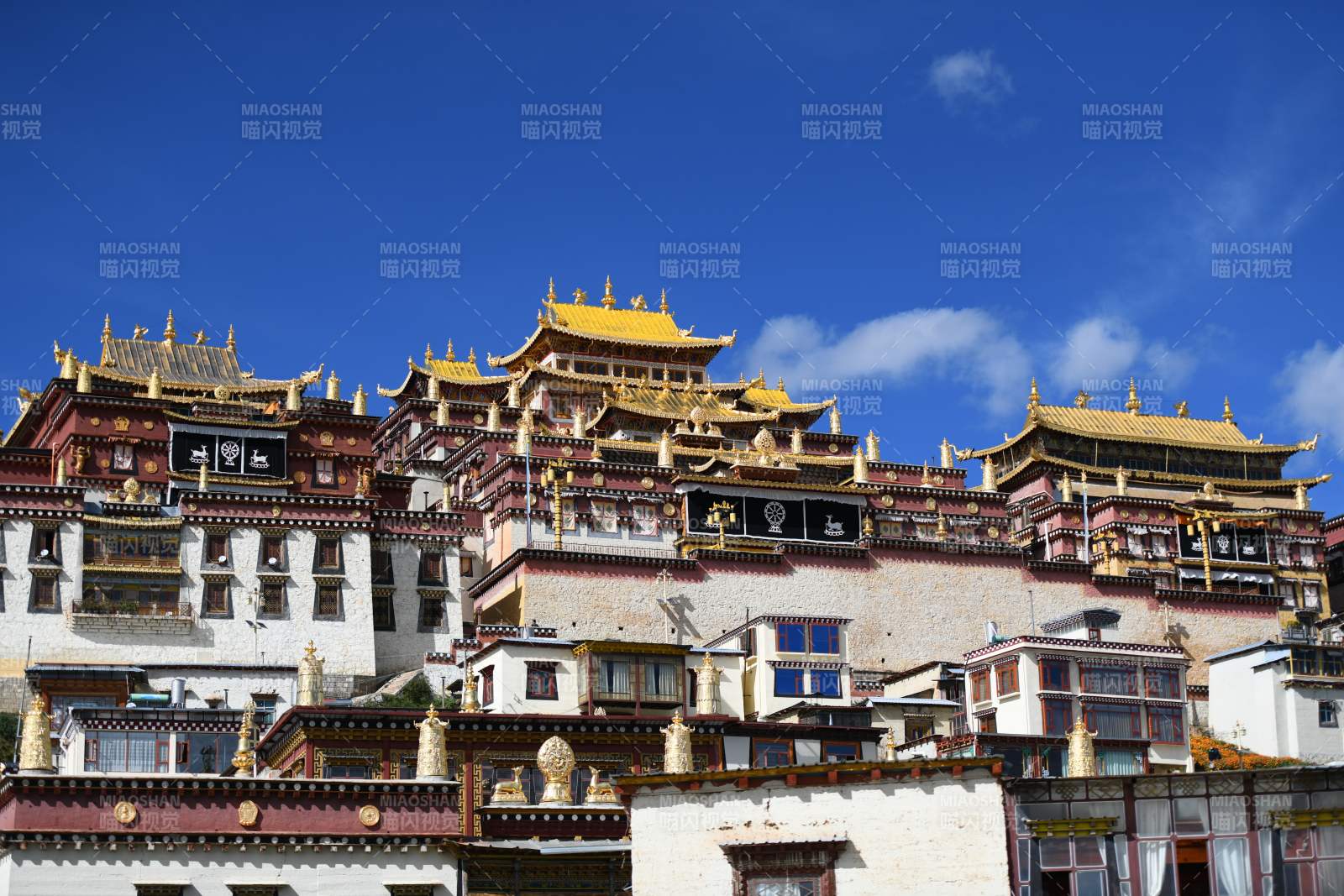 云南香格里拉的松赞林寺图片