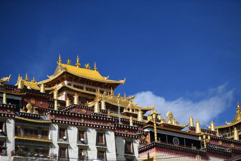 云南香格里拉的松赞林寺图片