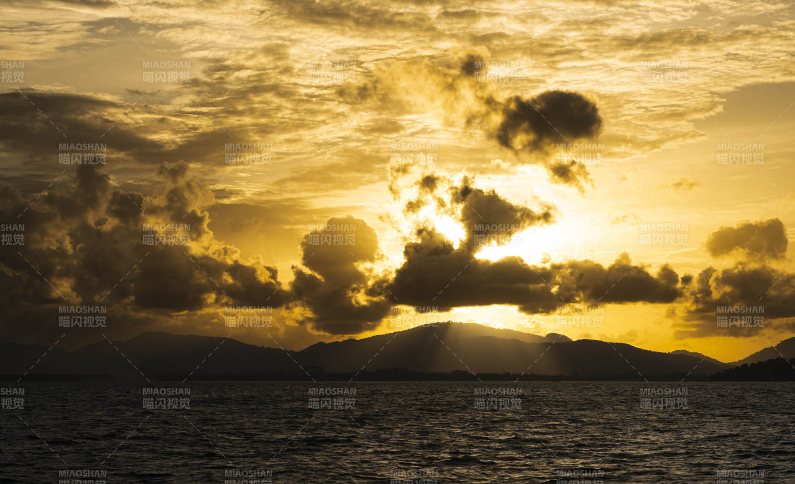 夕阳下的海山美景图片