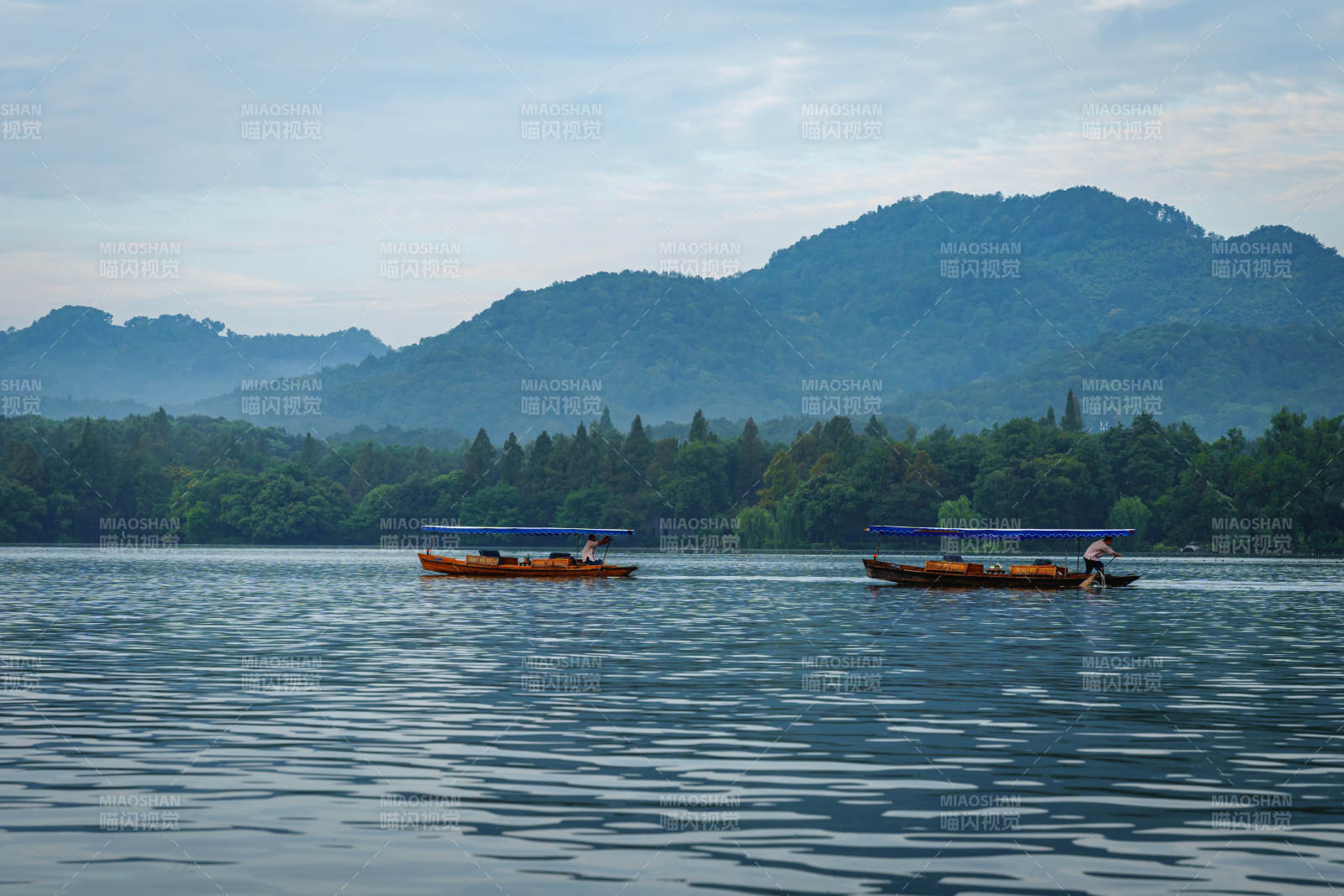 湖光山色 小舟悠然图片