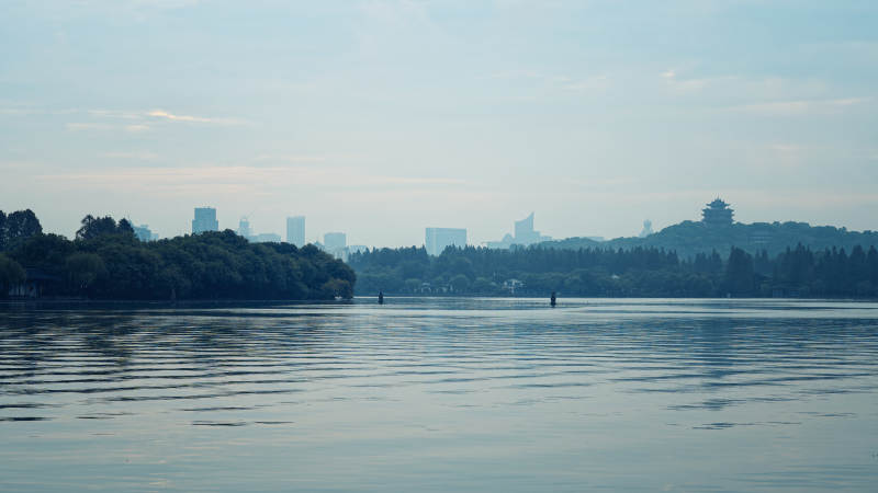 西湖三潭印月晨景 静谧如画图片