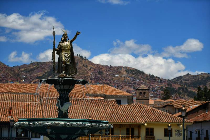 库斯科广场上的雕像图片