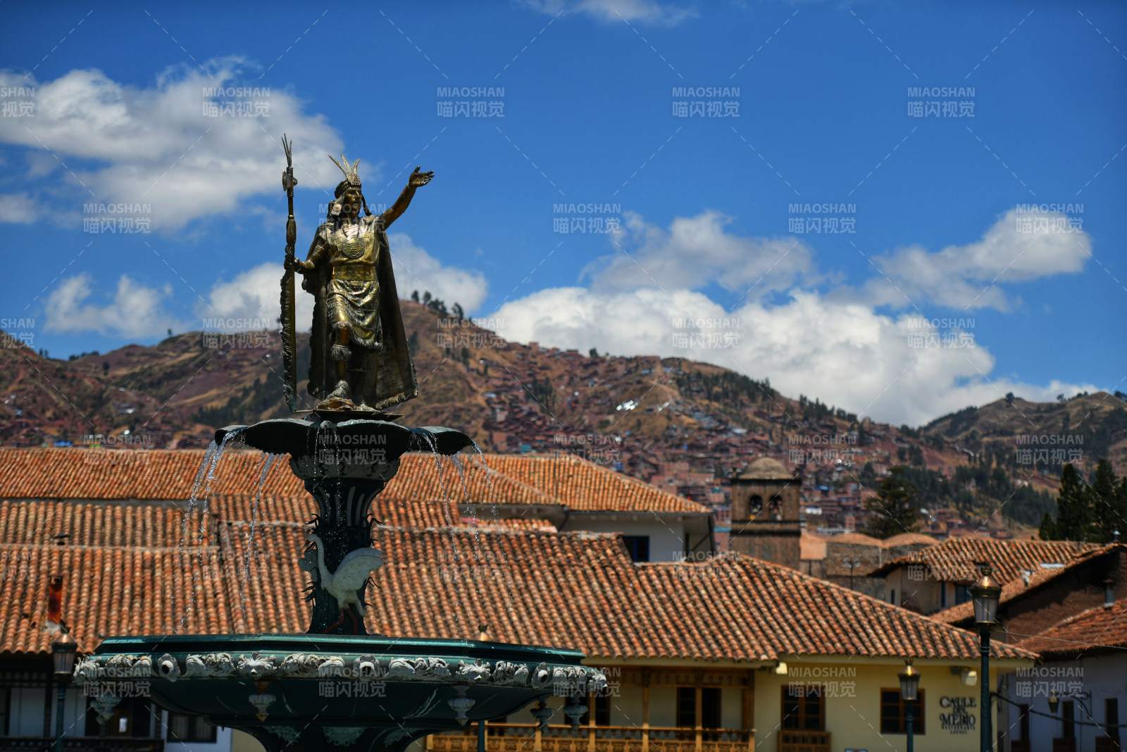 库斯科广场上的雕像图片