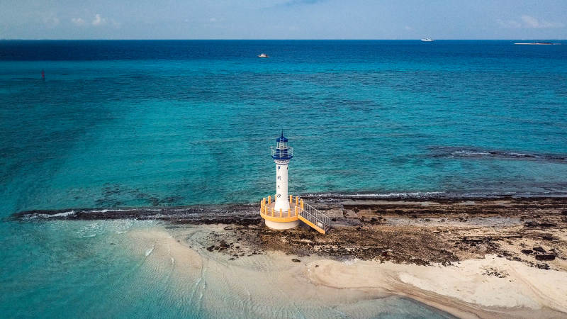 西沙群岛海岛灯塔 碧海蓝天图片