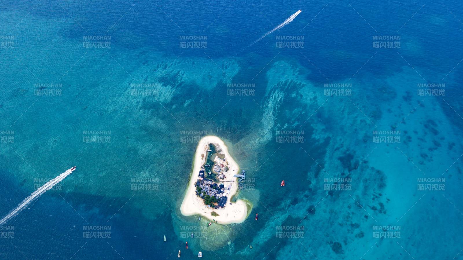 西沙群岛心形小岛 碧海蓝天图片