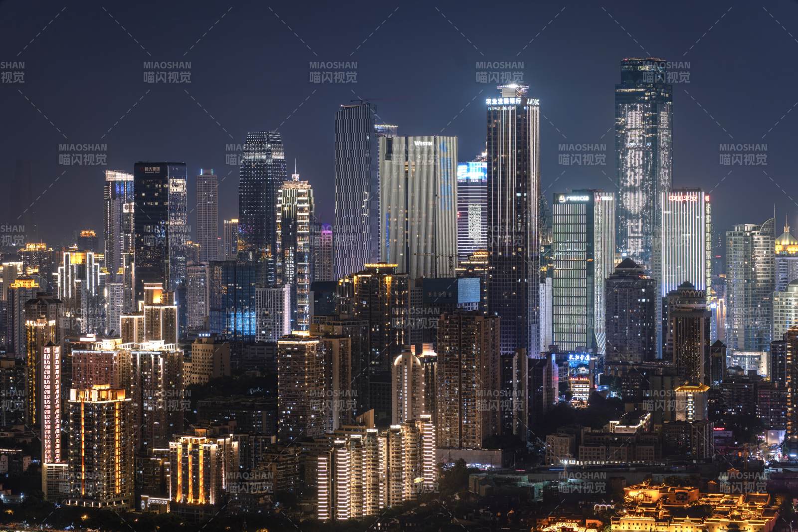 夜幕下的重庆天际线图片