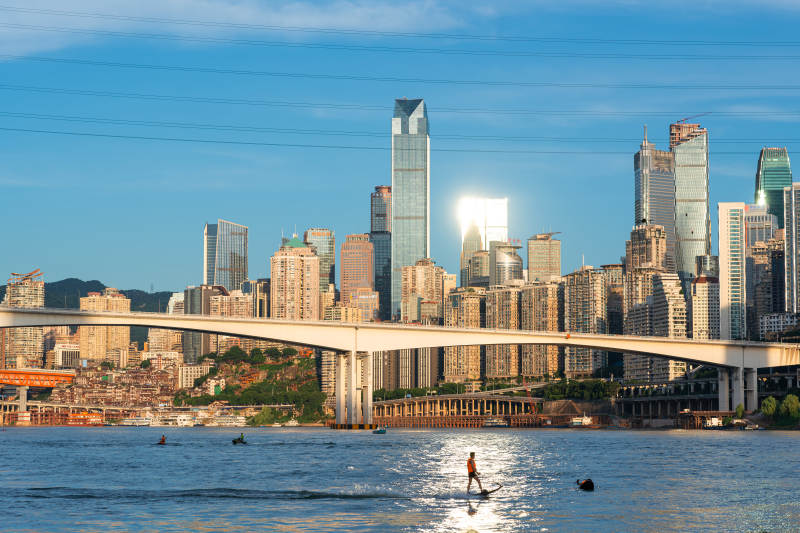 重庆江景与城市天际线图片