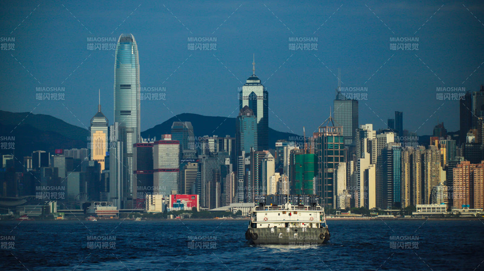 香港维多利亚港与渡轮图片