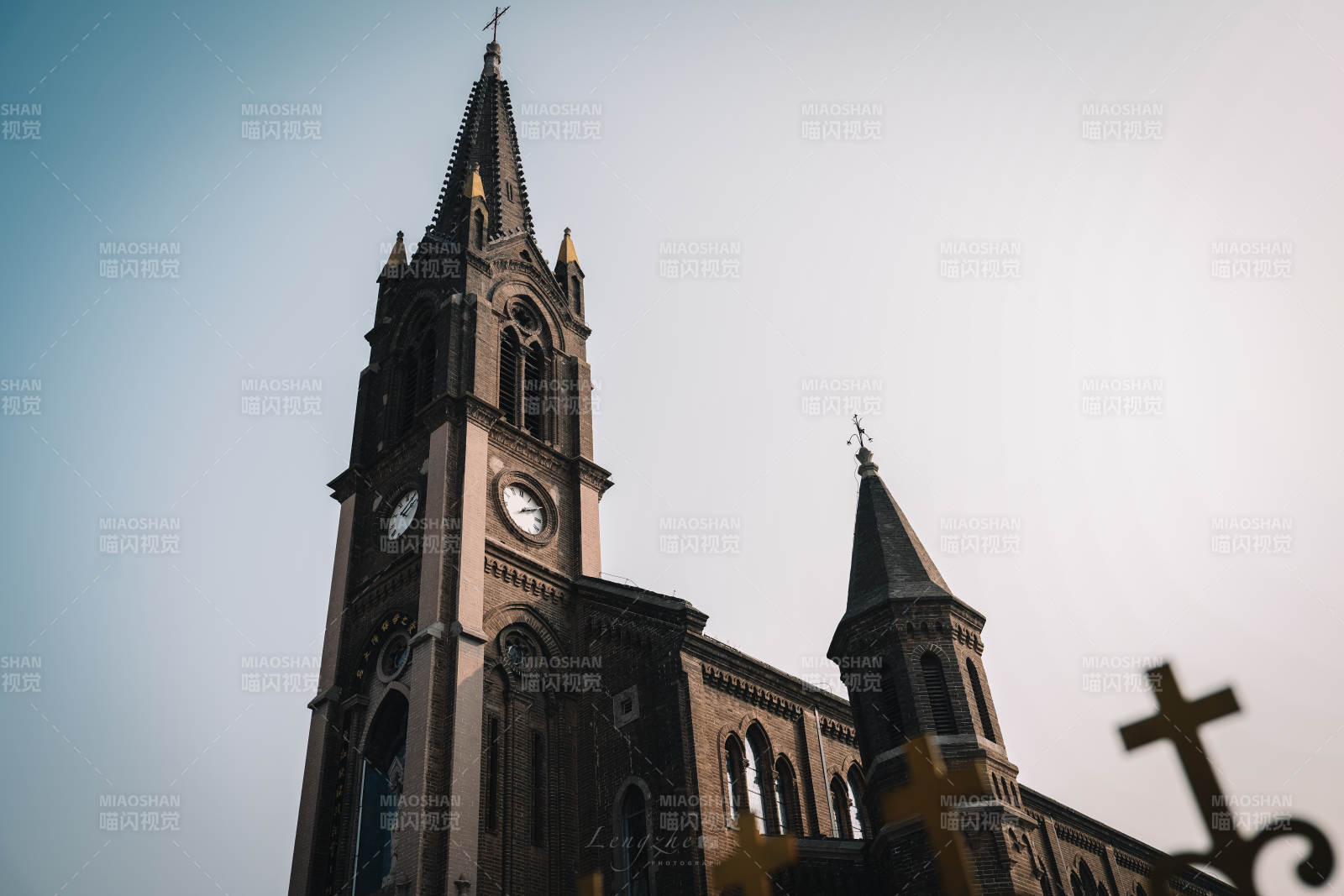 教堂钟楼图片