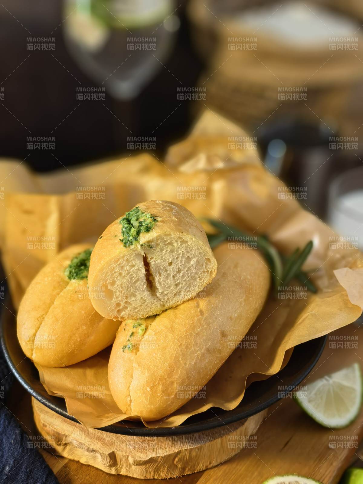 蒜香面包卷图片