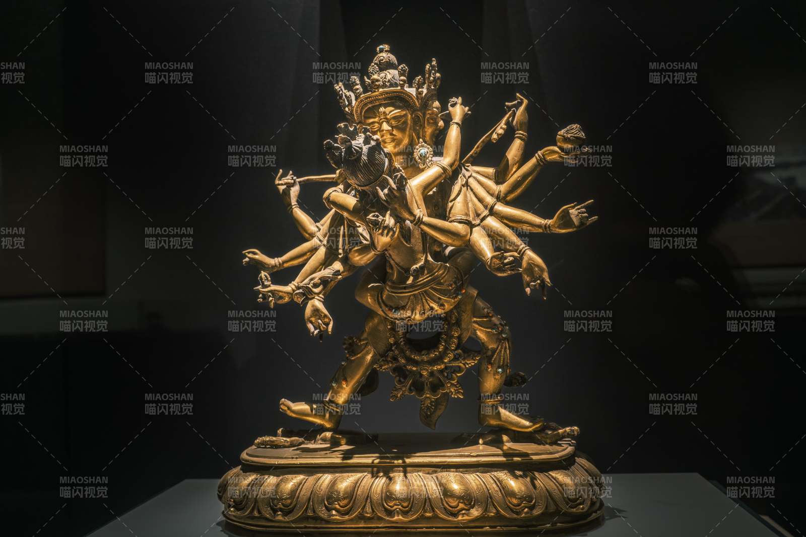 藏传佛教艺术清代铜鎏金胜乐金刚图片